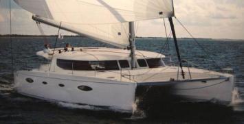 Yachtcharter Salina 48 Bugansicht 6 Cab 4 WC