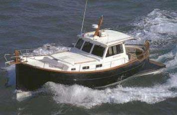 Yachtcharter Menorquin 130 Bugansicht