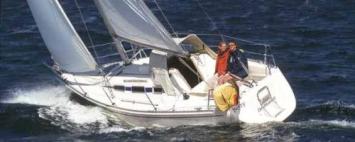 Yachtcharter Hanse 301 Seitenansicht