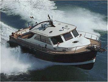 Yachtcharter Austin Parker 42 Bugansicht 3 Cab 3 WC