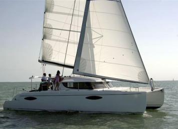 Yachtcharter Orana 44 Seitenansicht 5 Cab 3 WC 1