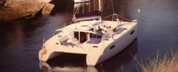 Yachtcharter Orana 44 Heckansicht 5 Cab 3 WC