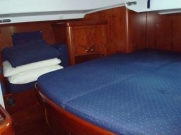 Yachtcharter Oceanis 42cc 2cab bed