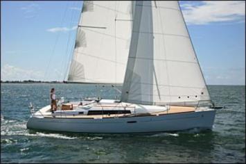 Yachtcharter Oceanis 37 2cab top