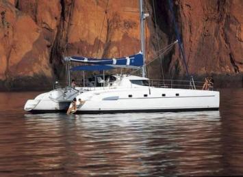 Yachtcharter Bahia 46 Seitenansicht 4 Cab 3 WC