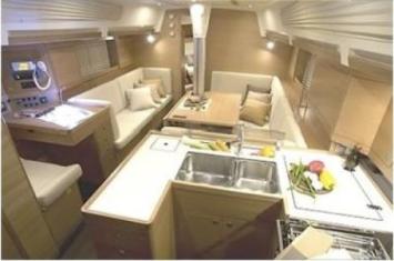 Yachtcharter Elan 410 P Salon 3 Cab 2 WC