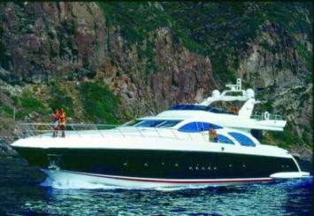 Yachtcharter Azimut 98 Bugansicht 4 Cab 4 WC