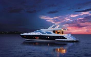 Yachtcharter Azimut 98 Seitenansicht 4 Cab 4 WC