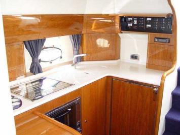 Yachtcharter Princess V42 /2Cab/1WC) Pantry