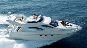 Yachtcharter Azimut 46 Seitenansicht 2 Cab 2 WC