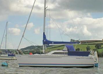 Yachtcharter Jeanneau Tonic 23 Seitenansicht 1 Cab 1 WC