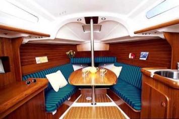 Yachtcharter Sun Fast 26 Salon 2 Cab 1 WC