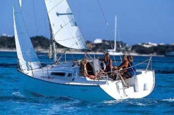 Yachtcharter Sun Fast 26 Heckansicht 2 Cab 1 WC