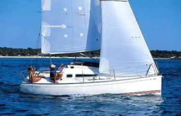Yachtcharter Sun Fast 26 Seitenansicht 2 Cab 1 WC