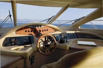 Yachtcharter Azimut 62 Cockpit 3 Cab 3 WC 1