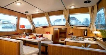 Yachtcharter linssen grand sturdy 40.9 Pantry