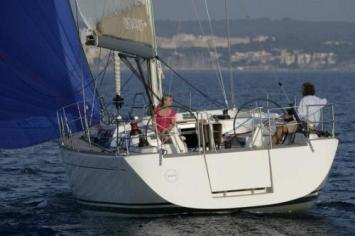 Yachtcharter Dufour 485 Heckansicht 4 Cab