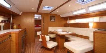 Yachtcharter Sun Odyssey 49i Performance Cab 4 Salon