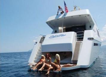 Yachtcharter SkyDelMar Badeplattform