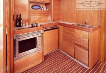 Yachtcharter Bavaria 42 Sport 2cab kitchen