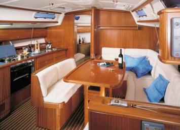 Yachtcharter Bavaria 44 Ocean 2cab salon