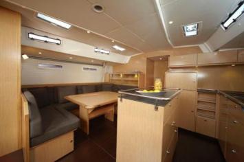 Yachtcharter Bavaria 55 Cruiser 5Cab Salon