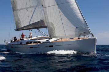 Yachtcharter Hanse 470 Seitenansicht 4 Cab