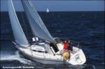 Yachtcharter Hanse 300 Seitenansicht