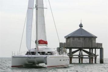 Yachtcharter Nautitech 44 Bugansicht 6 Cab 4 WC