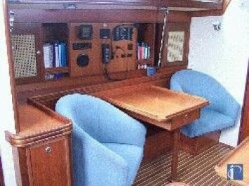 Yachtcharter Hanse 401 Kartentisch