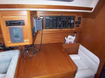 Yachtcharter Moody 38 1990 Kartentisch