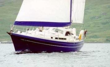 Yachtcharter Moody 42 CC Seitenansicht