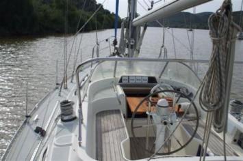 Yachtcharter Moody 425 Cockpit