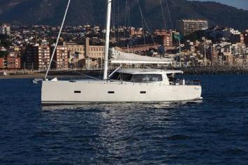 Yachtcharter Moody 45 DSE Seitenansicht 2 Cab