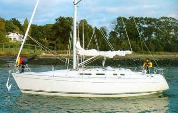 Yachtcharter Moody S 38 Seitenansicht