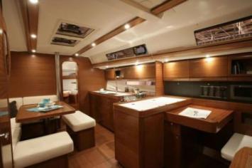 Yachtcharter Dufour 405 Salon 2 Cab