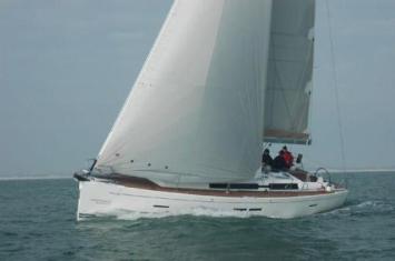 Yachtcharter Dufour 405 Seitenansicht 2 Cab