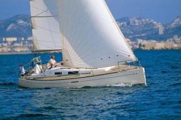 Yachtcharter Dufour 34 Performance Bugansicht 2 Cab