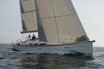 Yachtcharter Dufour 45 Performance Seitenansicht 4 Cab