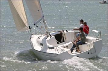 Yachtcharter Sun 2500 IB Heckansicht 1 Cab 1 WC