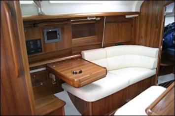 Yachtcharter Sun Fast 40.3 Kartentisch 2 Cab 2 WC