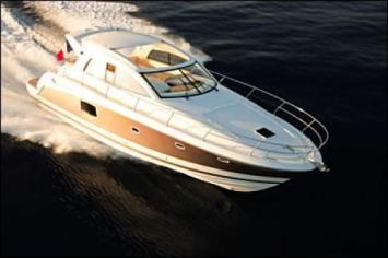 Yachtcharter Prestige 42 S Bugansicht 3 Cab 2 WC