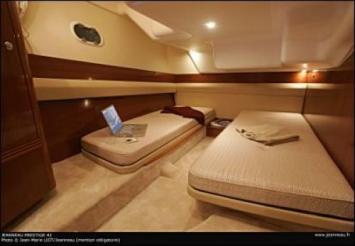Yachtcharter Prestige 42 Vorschiff 2 Cab 2 WC