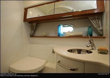 Yachtcharter Prestige 42 Nasszelle 2 Cab 2 WC
