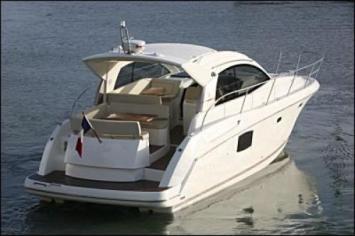 Yachtcharter Prestige 38 S Heckansicht 2 Cab 1 WC
