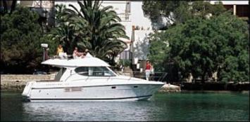 Yachtcharter Prestige 32 Seitenansicht 2 Cab 1 WC