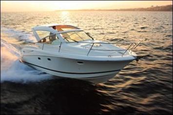 Yachtcharter Prestige 30 S Bugansicht 1 Cab 1 WC