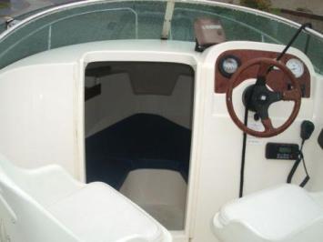 Yachtcharter Leader 515 Cockpit 1 Cab 1 WC