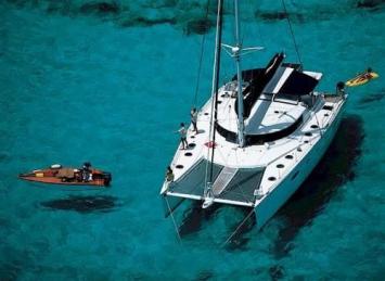 Yachtcharter Eleuthera 60 4+1Cabs vor Anker