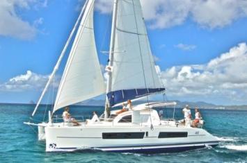 Yachtcharter Catana 41 Ocean 4Cab Seitenansicht